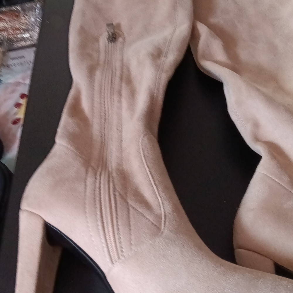 Boots - Picture 3 of 5